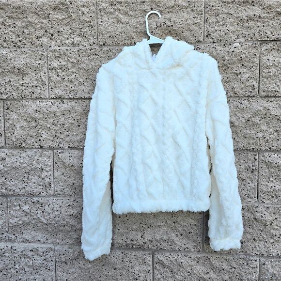 Cozy White Faux Fur Hooded Sweater - Picture 4 of 15